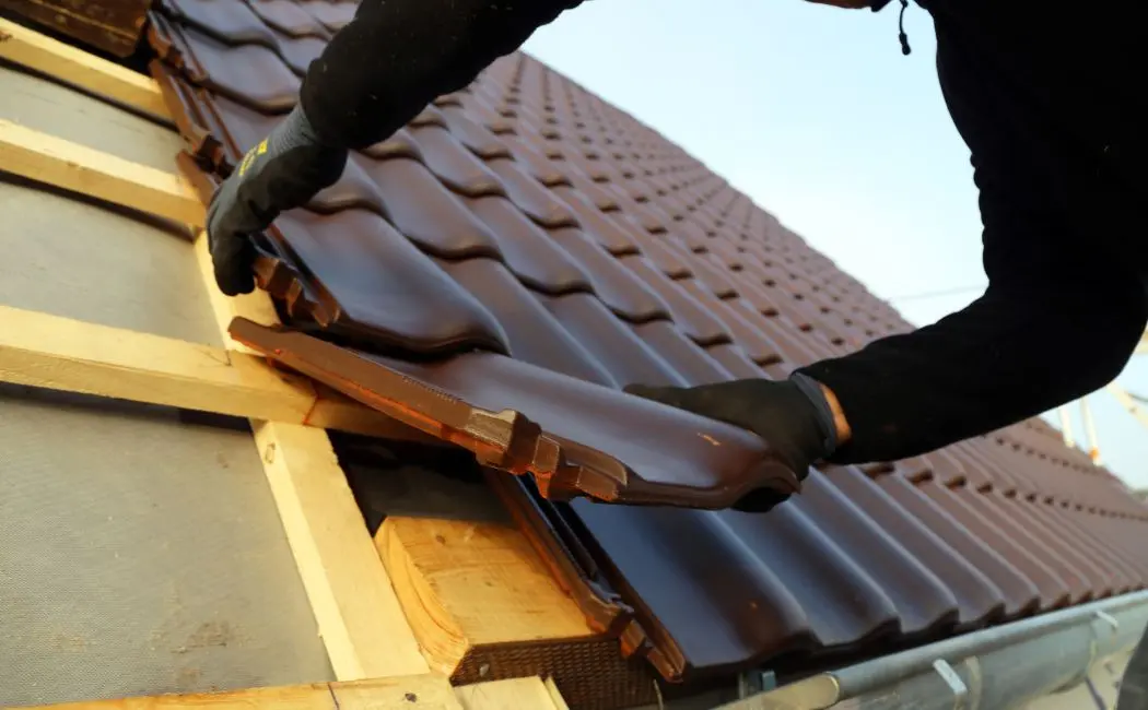 Czy dachówki mogą być używane do pokrycia dachu? Zalety i wady pokrycia dachowego z dachówek