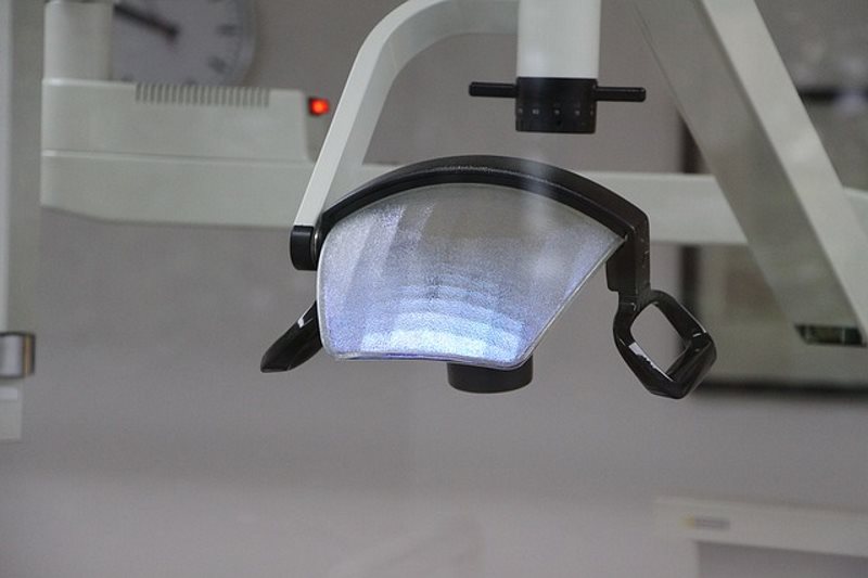 Polecany ortodonta na Żoliborzu, czy specjalista znaleziony w Internecie? jak znaleźć dobrego ortodontę