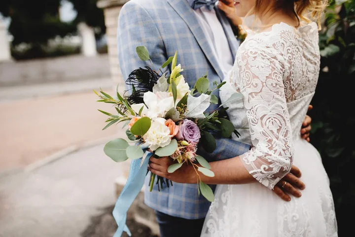 Papeteria i dodatki ślubne – przewodnik po tym, co warto zamówić z wyprzedzeniem