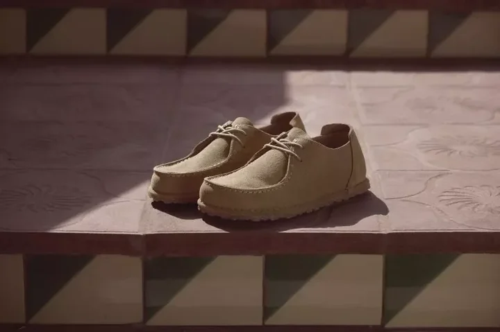Zamszowe półbuty Birkenstock Utti Lace o mokasynowej linii – spokojniejsza alternatywa dla sneakersów, która dobrze pasuje do chinosów, jeansów i jesiennego smart casualu.