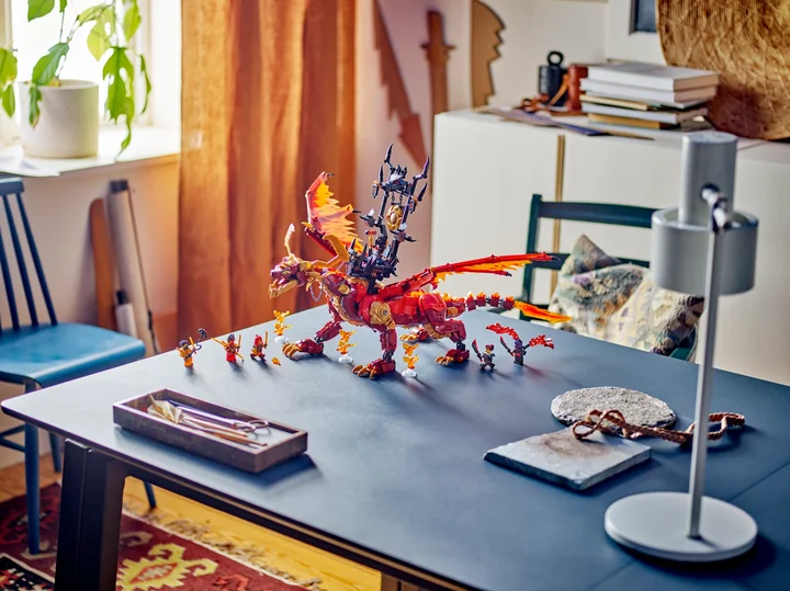 Obraz do artykułu: LEGO Ninjago stare vs nowe zestawy – co wybrać, żeby bawić się zgodnie z historią?