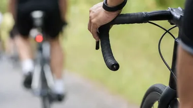 Rodzinny rajd rowerowy we Włocławku. Około 10 km i kiełbaski na mecie