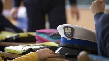 Życie to nie gra. Policjanci we Włocławku rozmawiają z młodzieżą o bezpieczeństwie