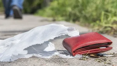 Koperta z pieniędzmi zgubiona w Kruszynku. Włocławska policja szuka właściciela