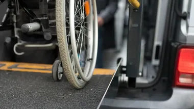 Dwa pojazdy dla osób z niepełnosprawnościami. Powiat Włocławski ma 311 tys. zł z PFRON