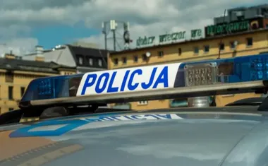 BMW uderzyło w mercedesa we Włocławku - weekend przyniósł też pijanych kierowców