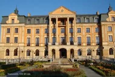 Warsztat masek inspirowanych Stanisławem Zagajewskim w Skarbcu Fajansu