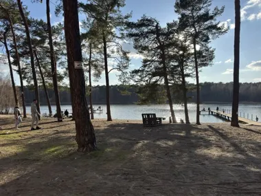 Grafika promocyjna wydarzenia Majówka 2026 nad Jeziorem Czarnym we Włocławku – rodzinny wypoczynek i atrakcje 1 maja