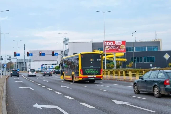Zakazy postoju i zamknięte ulice przy cmentarzu. Zmiany ruchu we Włocławku
