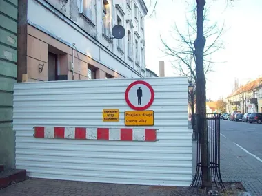 Na rogu Tumskiej i 3 Maja rusza nowy rozdział dla starych kamienic