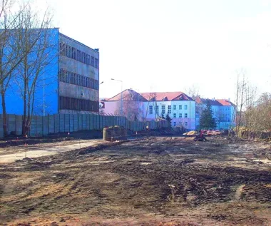 Nad Wisłą rośnie nowy ciąg spacerowy z drogą, rowerami i zielenią