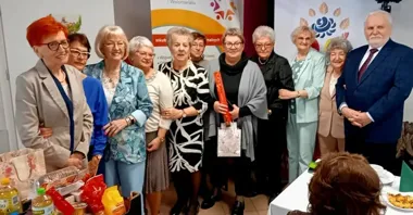 Wielkanocne śniadanie we Włocławku połączyło seniorów wokół tradycji i wdzięczności