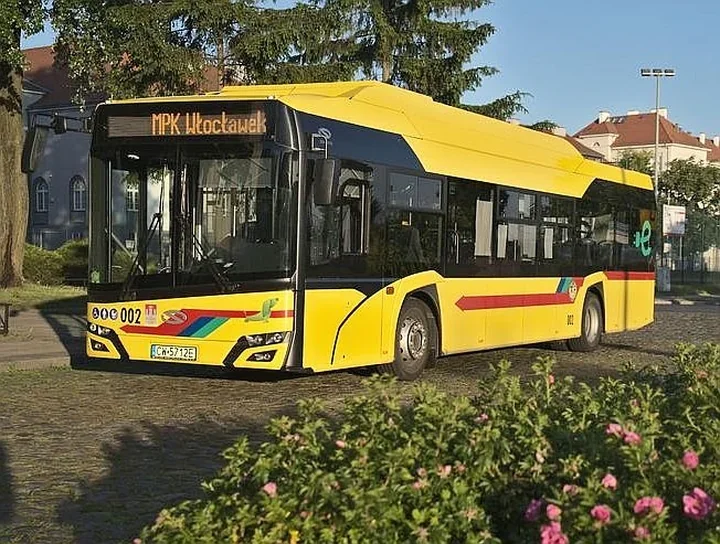 Ruch autobusów zmieniony przez zamknięcie ulicy Chmielnej – objazdy i przystanek zastępczy