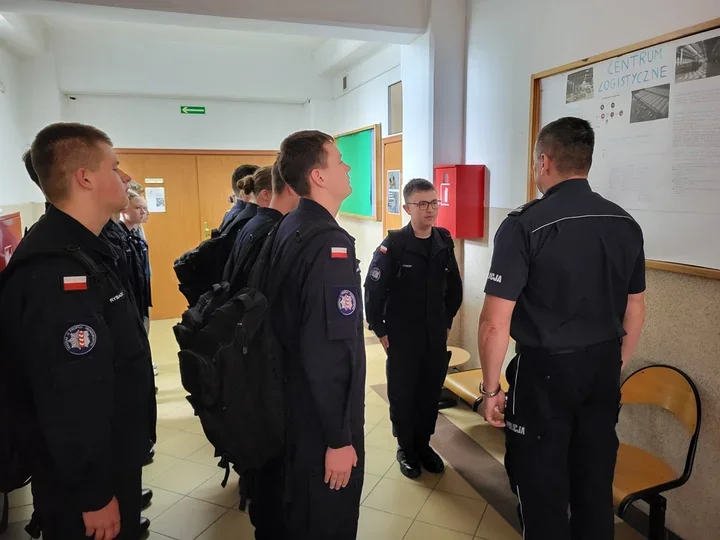 Jedno spotkanie, konkretne przywileje. Uczniowie z Włocławka poznali służbę