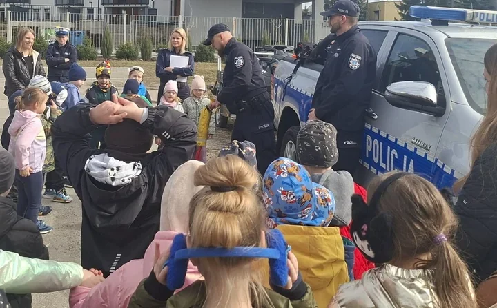 Przedszkolaki z Modzerowa weszły do policyjnego zaplecza we Włocławku