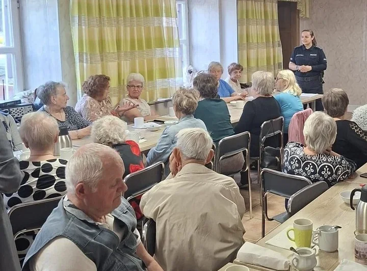We Włocławku policjanci pokazali seniorom, jak nie stracić dorobku życia