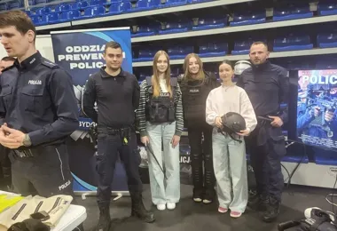 Policyjny radiowóz przyciągnął maturzystów na targach we Włocławku