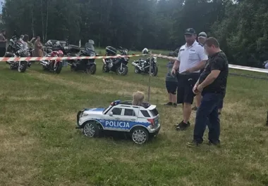 Radiowóz, sprzęt wodny i odblaski - policjanci z Włocławka w Boniewie