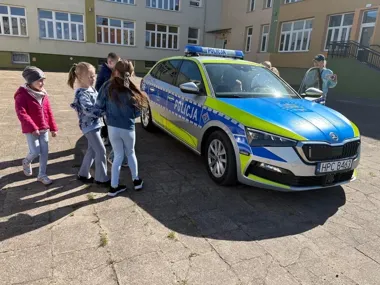 Radiowóz, skuter i motocykle przyciągnęły uczniów na Niebieskich Igrzyskach