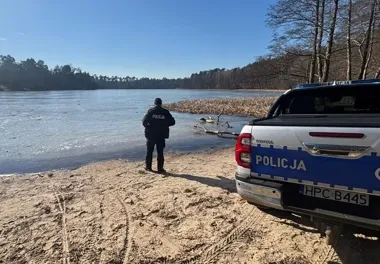 Lód zdradził po cieplejszych dniach - policyjni ''wodniacy'' biją na alarm