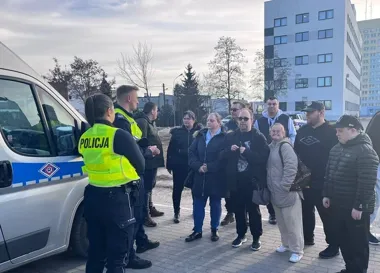 Podopieczni OLIGO odwiedzili włocławską komendę - pokaz radiowozu i psa zrobił wrażenie